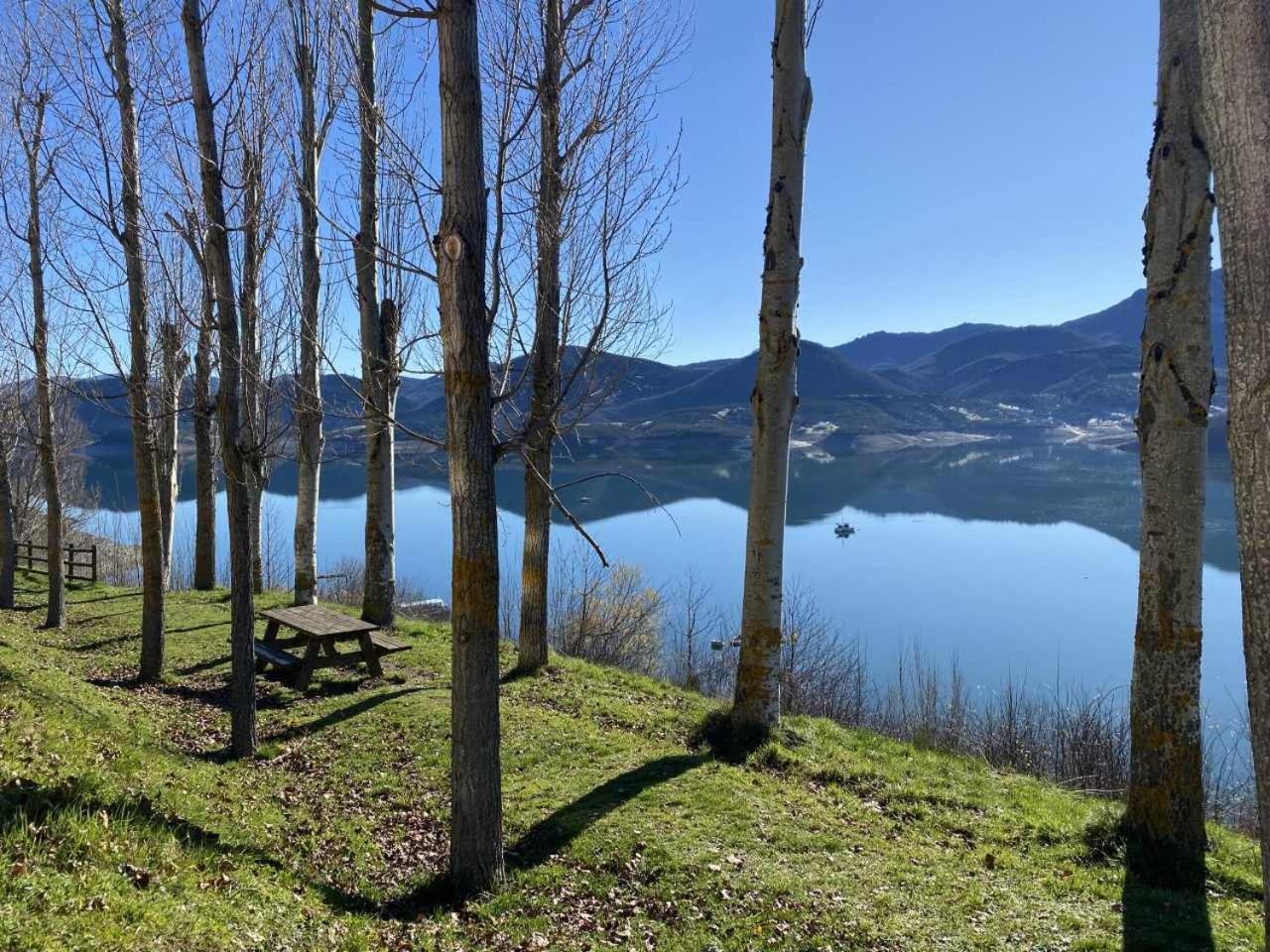 Mirador Solasierra Vistas A La Montana Y Pantano Riano  Exterior photo